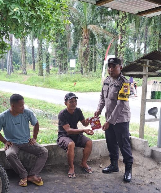 Bhabinkamtibmas Polsek Bandar Pulau Sosialisasikan Layanan Call Center 110 Kepada Warga